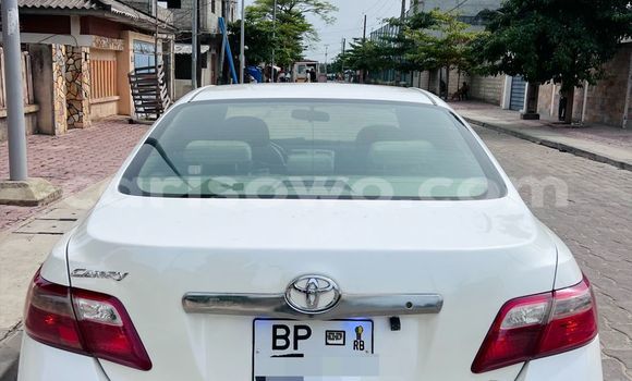 Ra Àlòkù Toyota Camry funfun Ọkọ̀ in Cotonou ni Benin Ra Àlòkù Toyota Camry funfun Ọkọ̀ in Cotonou ni Benin