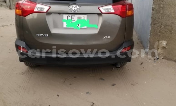 Sayi Na hannu Toyota RAV4 Brown Mota in Cotonou a Benin