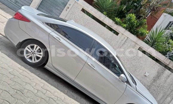 Sayi Na hannu Hyundai Sonata White Mota in Cotonou a Benin