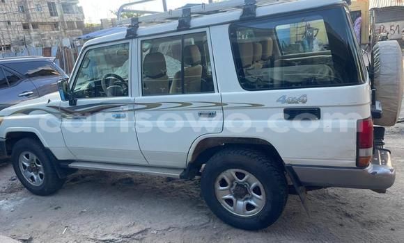 Sayi Na hannu Toyota Land Cruiser M Mota in Cotonou a Benin Sayi Na hannu Toyota Land Cruiser M Mota in Cotonou a Benin