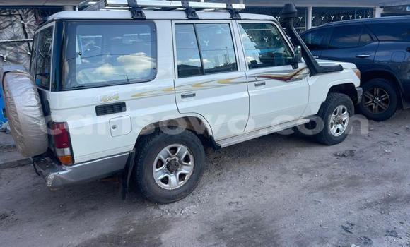 Sayi Na hannu Toyota Land Cruiser M Mota in Cotonou a Benin Sayi Na hannu Toyota Land Cruiser M Mota in Cotonou a Benin