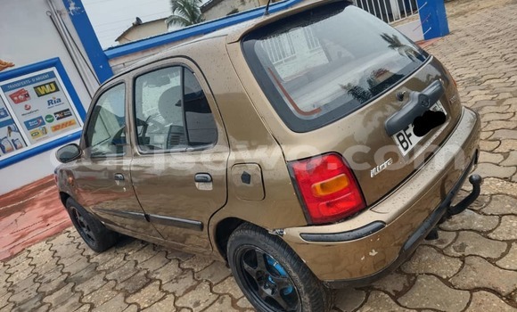 Sayi Na hannu Nissan Micra Brown Mota in Cotonou a Benin