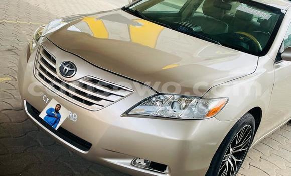 Sayi Na hannu Toyota Camry Azurfa Mota in Cotonou a Benin