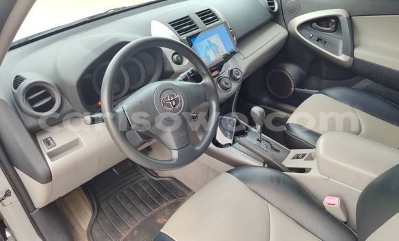 Acheter Occasion Voiture Toyota RAV4 Beige à Cotonou, Benin Acheter Occasion Voiture Toyota RAV4 Beige à Cotonou, Benin