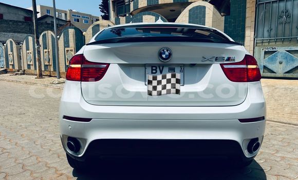 Ra Àlòkù BMW X6 funfun Ọkọ̀ in Cotonou ni Benin
