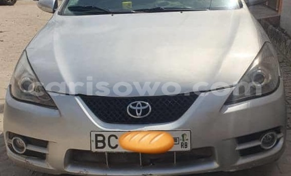 Sayi Na hannu Toyota Solara White Mota in Cotonou a Benin