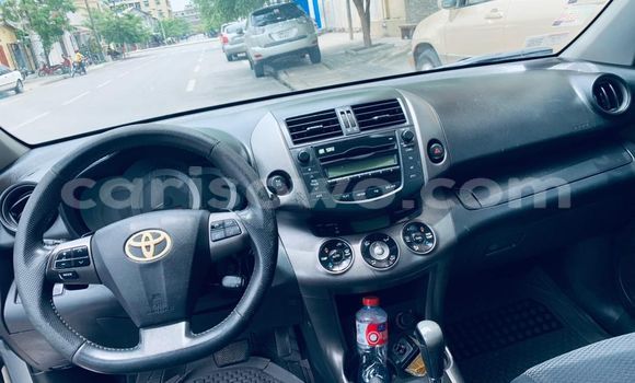 Acheter Occasion Voiture Toyota RAV4 Blanc à Cotonou, Benin Acheter Occasion Voiture Toyota RAV4 Blanc à Cotonou, Benin