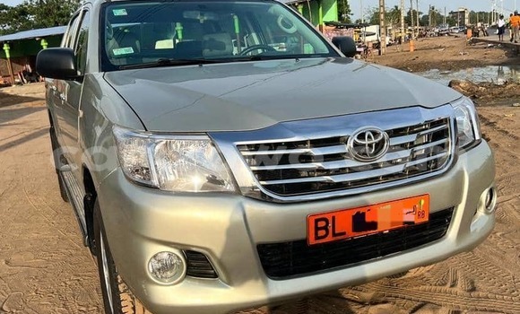 Acheter Occasion Voiture Toyota Hilux Beige à Cotonou, Benin Acheter Occasion Voiture Toyota Hilux Beige à Cotonou, Benin