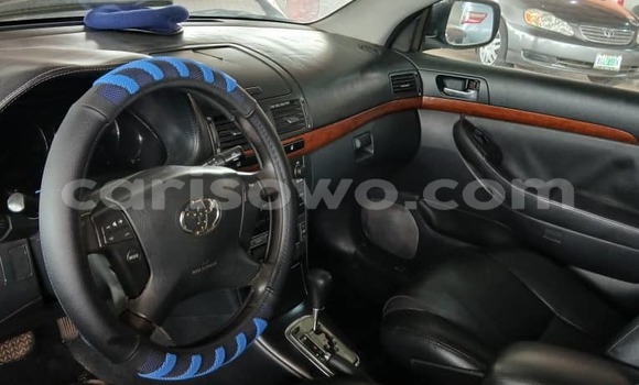 Ra Àlòkù Toyota Avensis Blue Ọkọ̀ in Cotonou ni Benin