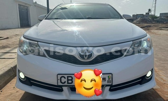 Ra Àlòkù Toyota Camry funfun Ọkọ̀ in Cotonou ni Benin Ra Àlòkù Toyota Camry funfun Ọkọ̀ in Cotonou ni Benin