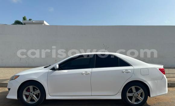 Ra Àlòkù Toyota Camry funfun Ọkọ̀ in Cotonou ni Benin Ra Àlòkù Toyota Camry funfun Ọkọ̀ in Cotonou ni Benin