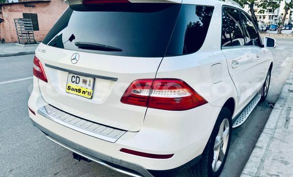 Sayi Na hannu Mercedes-Benz ML–Class White Mota in Cotonou a Benin Sayi Na hannu Mercedes-Benz ML–Class White Mota in Cotonou a Benin