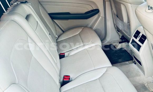 Sayi Na hannu Mercedes-Benz ML–Class White Mota in Cotonou a Benin Sayi Na hannu Mercedes-Benz ML–Class White Mota in Cotonou a Benin