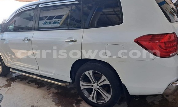 Buy Used Toyota Highlander White Car in Abomey Calavi in Benign