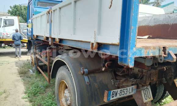 Ra Imported Man Silent Blue Ọkọ̀ akẹ́rù ńlá in Cotonou ni Benin Ra Imported Man Silent Blue Ọkọ̀ akẹ́rù ńlá in Cotonou ni Benin