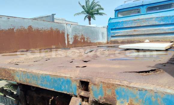 Ra Imported Man Silent Blue Ọkọ̀ akẹ́rù ńlá in Cotonou ni Benin Ra Imported Man Silent Blue Ọkọ̀ akẹ́rù ńlá in Cotonou ni Benin