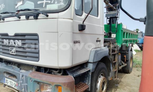 Ra Imported Man Silent funfun Ọkọ̀ akẹ́rù ńlá in Cotonou ni Benin Ra Imported Man Silent funfun Ọkọ̀ akẹ́rù ńlá in Cotonou ni Benin