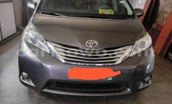 Acheter Occasion Voiture Toyota Sienna Marron à Cotonou, Benin