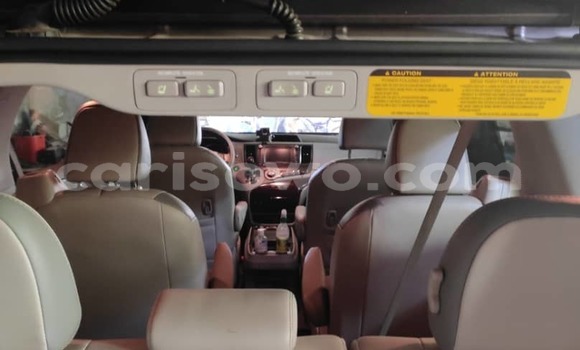 Ra Àlòkù Toyota Sienna Brown Ọkọ̀ in Cotonou ni Benin Ra Àlòkù Toyota Sienna Brown Ọkọ̀ in Cotonou ni Benin