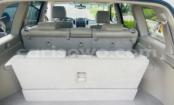 Sayi Na hannu Toyota Highlander Azurfa Mota in Cotonou a Benin Sayi Na hannu Toyota Highlander Azurfa Mota in Cotonou a Benin