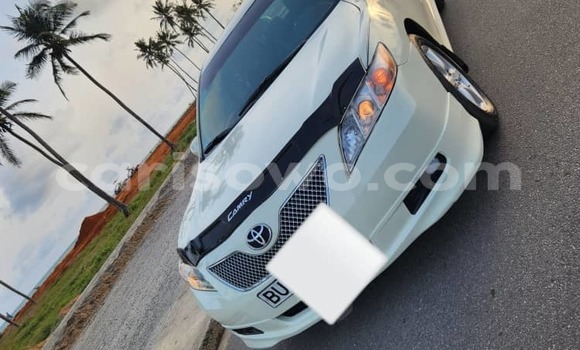 Ra Àlòkù Toyota Camry funfun Ọkọ̀ in Cotonou ni Benin Ra Àlòkù Toyota Camry funfun Ọkọ̀ in Cotonou ni Benin