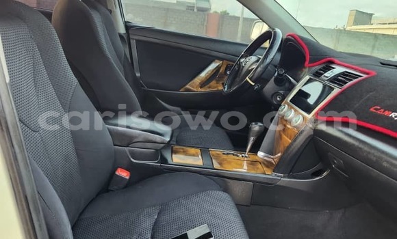 Ra Àlòkù Toyota Camry funfun Ọkọ̀ in Cotonou ni Benin Ra Àlòkù Toyota Camry funfun Ọkọ̀ in Cotonou ni Benin