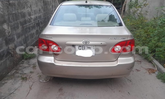 Sayi Na hannu Toyota Corolla Azurfa Mota in Cotonou a Benin