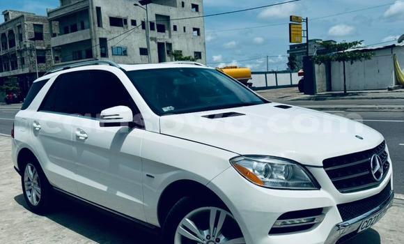 Acheter Occasion Voiture Mercedes-Benz ML–Class Blanc à Cotonou, Benin Acheter Occasion Voiture Mercedes-Benz ML–Class Blanc à Cotonou, Benin