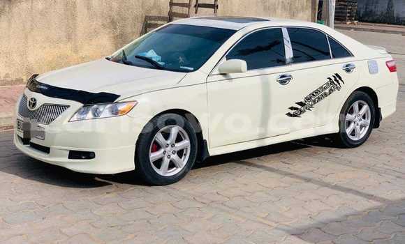 Acheter Occasion Voiture Toyota Camry Blanc à Athieme, Mono Acheter Occasion Voiture Toyota Camry Blanc à Athieme, Mono