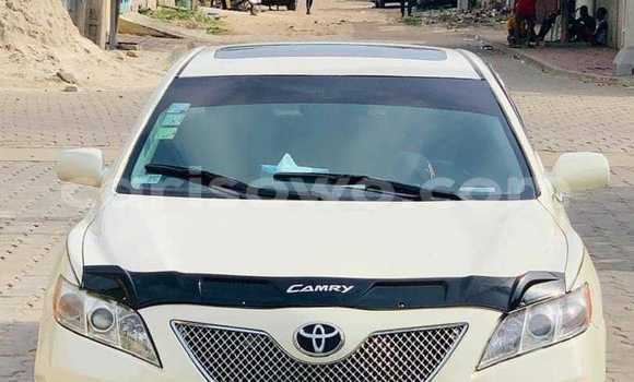 Acheter Occasion Voiture Toyota Camry Blanc à Athieme, Mono Acheter Occasion Voiture Toyota Camry Blanc à Athieme, Mono