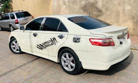 Acheter Occasion Voiture Toyota Camry Blanc à Athieme, Mono Acheter Occasion Voiture Toyota Camry Blanc à Athieme, Mono