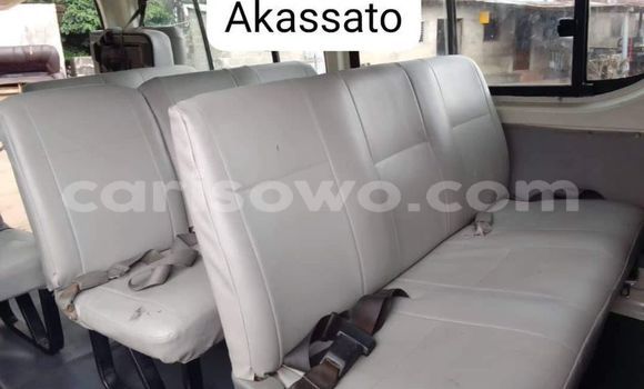 Acheter Occasion Voiture Toyota Hiace Blanc à Athieme, Mono Acheter Occasion Voiture Toyota Hiace Blanc à Athieme, Mono