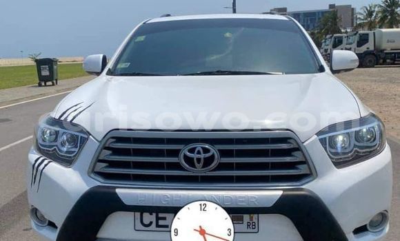 Acheter Occasion Voiture Toyota Highlander Blanc à Cotonou, Benin