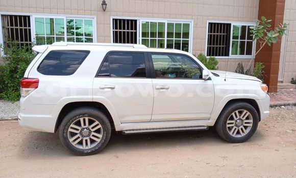 Sayi Na hannu Toyota 4Runner White Mota in Cotonou a Benin