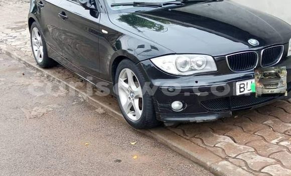 Sayi Na hannu BMW 1er Black Mota in Allada a Benin