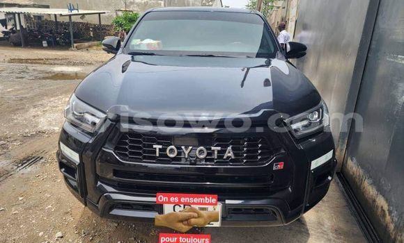 Buy Used Toyota Hilux Black Car in Cotonou in Benign