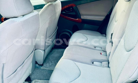 Sayi Na hannu Toyota RAV4 Blue Mota in Abomey Calavi a Benin