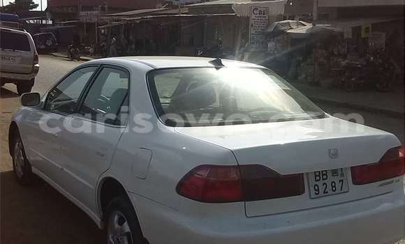 Ra Àlòkù Honda Accord funfun Ọkọ̀ in Cotonou ni Benin Ra Àlòkù Honda Accord funfun Ọkọ̀ in Cotonou ni Benin