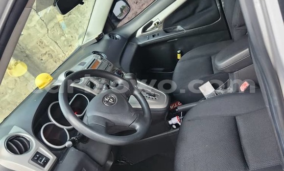 Sayi Na hannu Toyota Matrix Azurfa Mota in Cotonou a Benin Sayi Na hannu Toyota Matrix Azurfa Mota in Cotonou a Benin