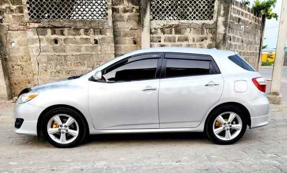 Sayi Na hannu Toyota Matrix Azurfa Mota in Cotonou a Benin Sayi Na hannu Toyota Matrix Azurfa Mota in Cotonou a Benin