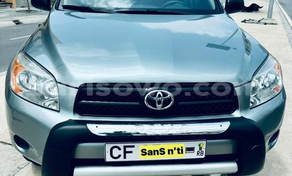 Sayi Na hannu Toyota RAV4 Azurfa Mota in Cotonou a Benin Sayi Na hannu Toyota RAV4 Azurfa Mota in Cotonou a Benin