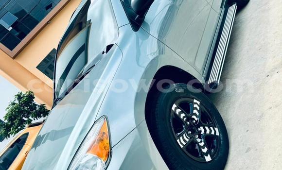 Sayi Na hannu Toyota RAV4 Azurfa Mota in Cotonou a Benin Sayi Na hannu Toyota RAV4 Azurfa Mota in Cotonou a Benin