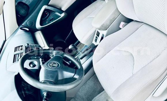 Sayi Na hannu Toyota RAV4 Azurfa Mota in Cotonou a Benin Sayi Na hannu Toyota RAV4 Azurfa Mota in Cotonou a Benin
