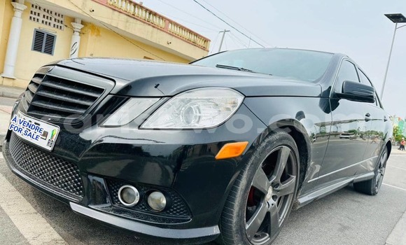 Sayi Na hannu Mercedes-Benz E–Class Black Mota in Abomey Calavi a Benin Sayi Na hannu Mercedes-Benz E–Class Black Mota in Abomey Calavi a Benin