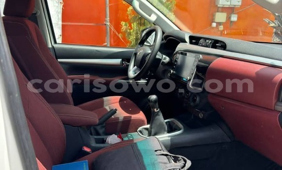 Acheter Occasion Voiture Toyota Hilux Blanc à Cotonou, Benin Acheter Occasion Voiture Toyota Hilux Blanc à Cotonou, Benin