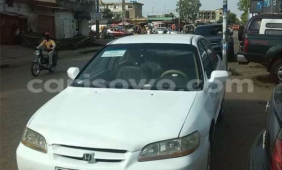 Sayi Na hannu Honda Accord White Mota in Cotonou a Benin