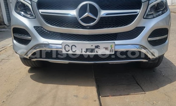 Sayi Na hannu Mercedes-Benz GLE Azurfa Mota in Cotonou a Benin Sayi Na hannu Mercedes-Benz GLE Azurfa Mota in Cotonou a Benin