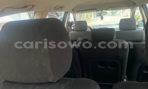 Ra Àlòkù Toyota Avensis Verso Red Ọkọ̀ in Cotonou ni Benin Ra Àlòkù Toyota Avensis Verso Red Ọkọ̀ in Cotonou ni Benin