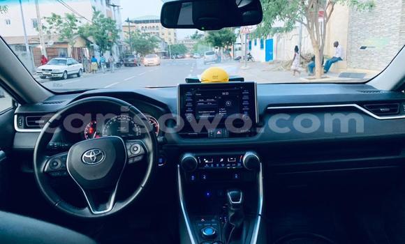Sayi Na hannu Toyota RAV4 Azurfa Mota in Cotonou a Benin Sayi Na hannu Toyota RAV4 Azurfa Mota in Cotonou a Benin