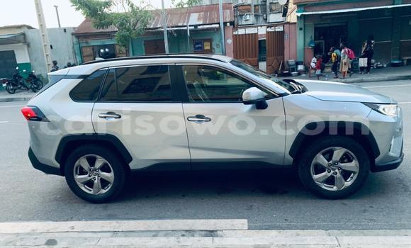 Sayi Na hannu Toyota RAV4 Azurfa Mota in Cotonou a Benin Sayi Na hannu Toyota RAV4 Azurfa Mota in Cotonou a Benin